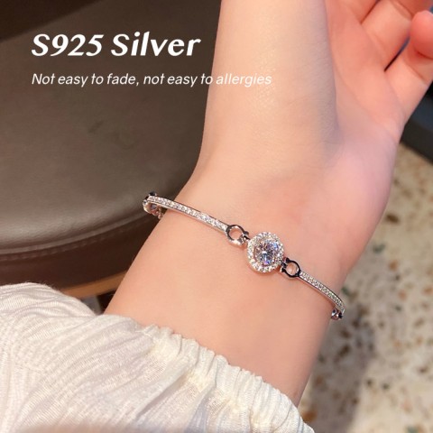 Moissanite bracelet 1 carat