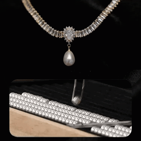 Luxury pearl necklace with zirconia