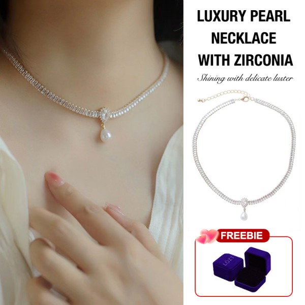 Luxury pearl necklace with zirconia