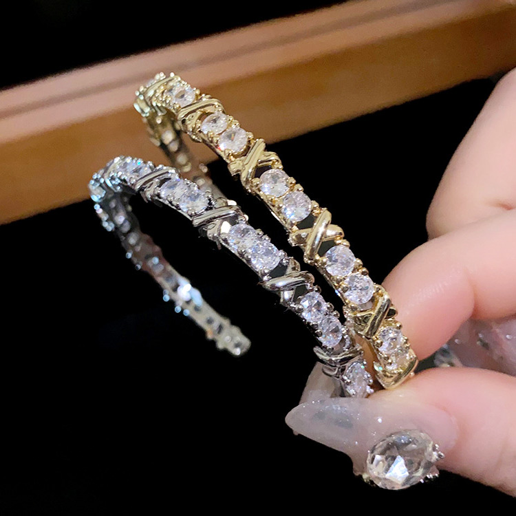 Elevate Your Elegance - Luxurious Moissanite Bracelet - With GRA certificate and free jewelry box